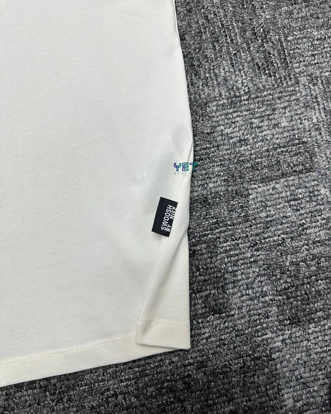 Big Swoosh Graphic Tişört - Ekru Beyaz