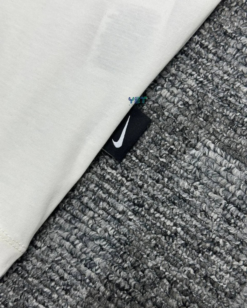 Big Swoosh Graphic Tişört - Ekru Beyaz