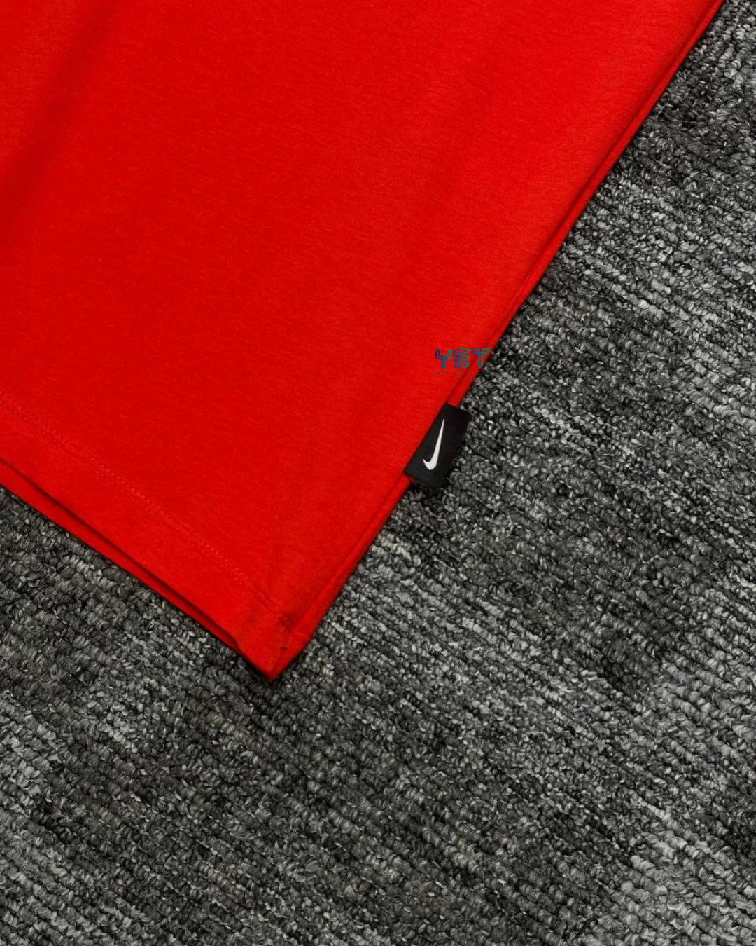 Big Swoosh Graphic Tişört - Kırmızı