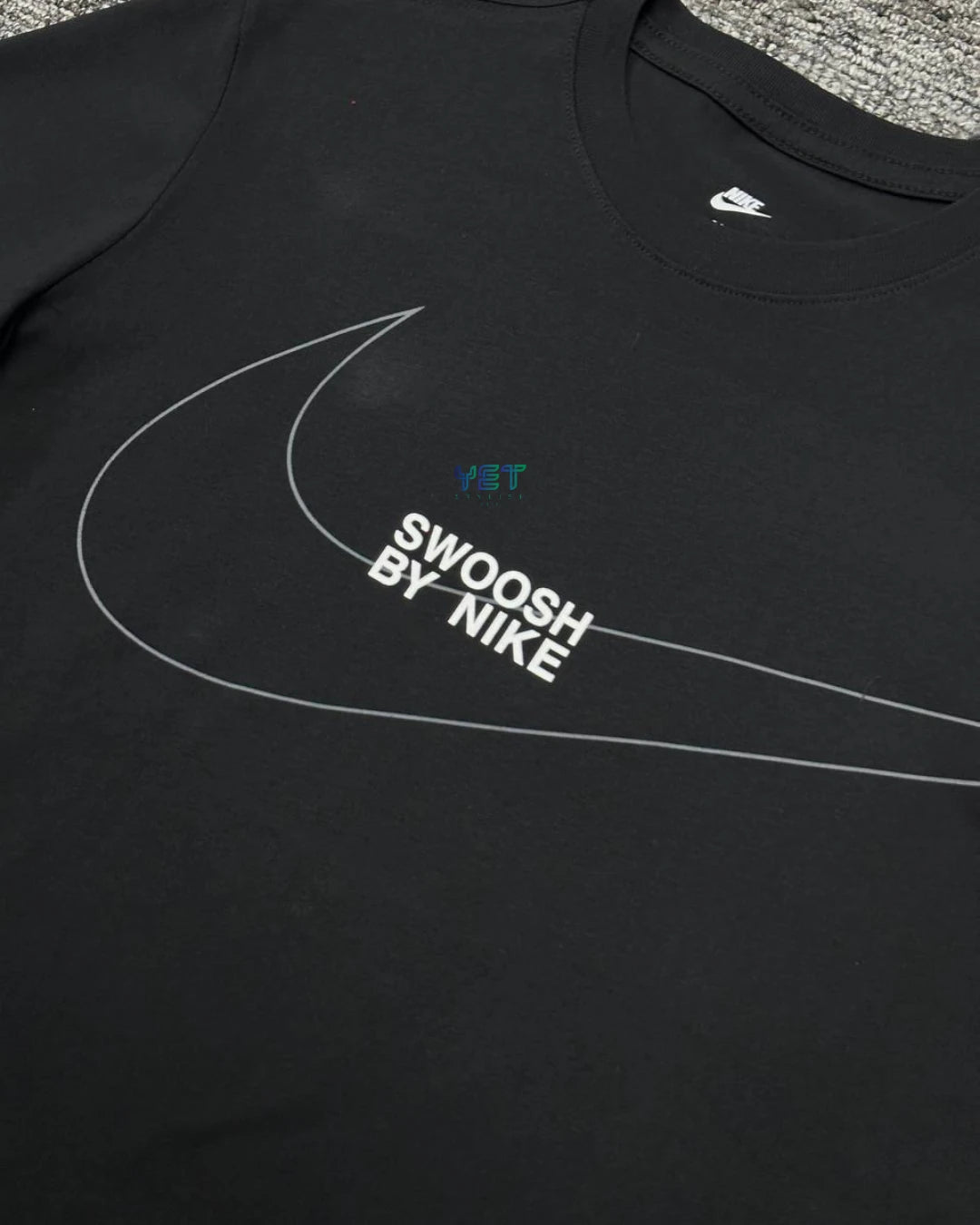 Big Swoosh Graphic Tişört - Siyah