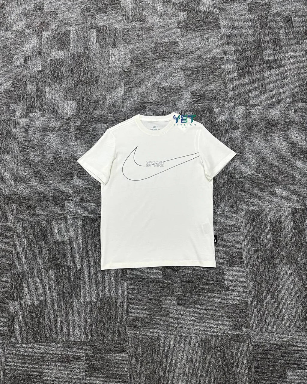 Big Swoosh Graphic Tişört - Ekru Beyaz