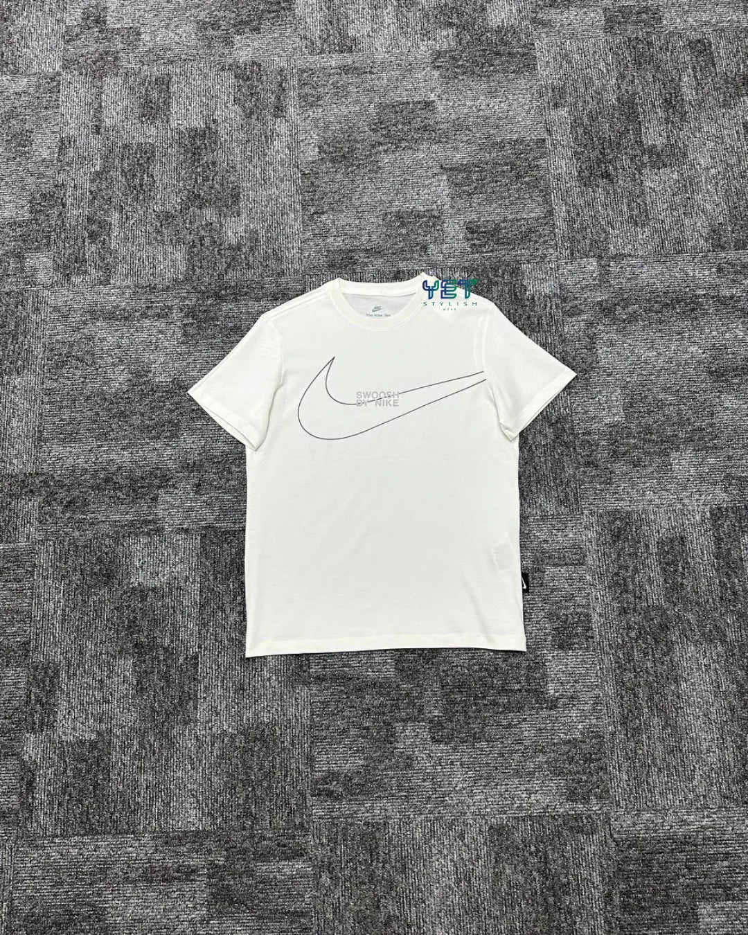 Big Swoosh Graphic Tişört - Ekru Beyaz